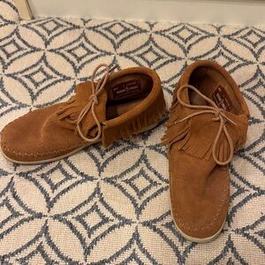Minnetonka Tan Suede Chukka Boots
